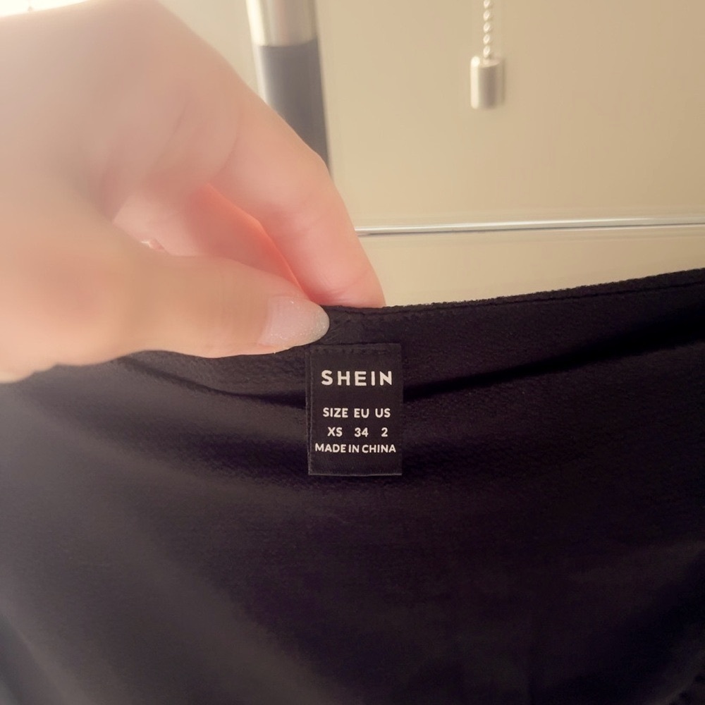 Black Ruffle Mini Skirt XS - Picture 6 of 10